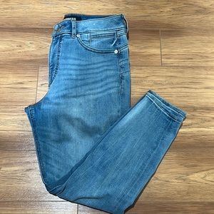 Express perfect curves ankle legging